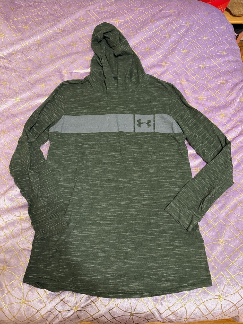 💥 MENS Under Armour Olive Green Hooded Pullover with Gray Chest Stripe